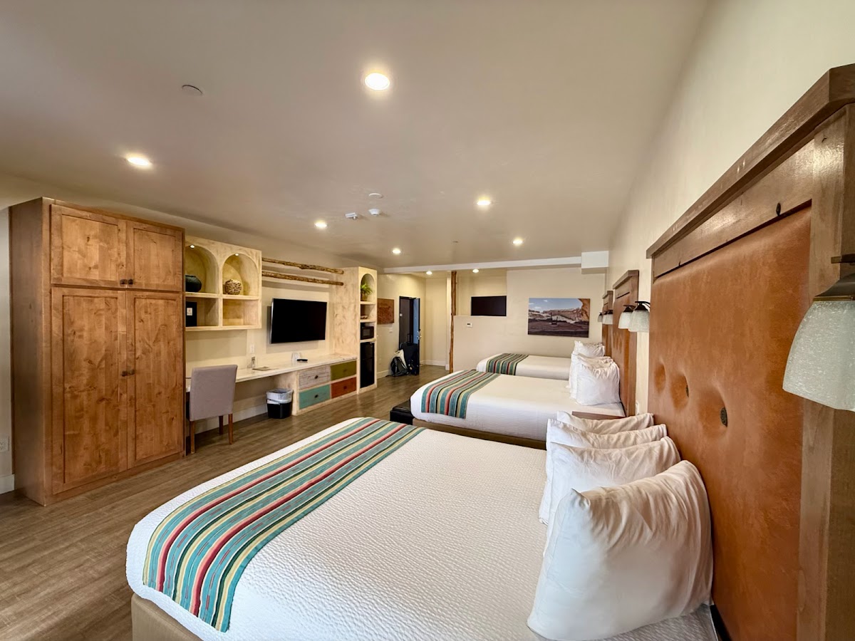 Bluff Dwellings Resort & Spa thumbnail 2