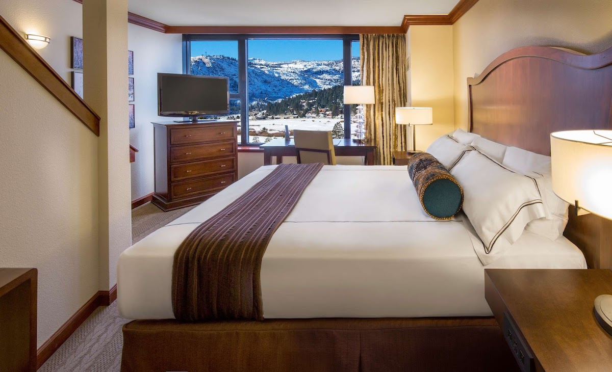 Everline Resort & Spa Lake Tahoe - Destination by Hyatt thumbnail 2
