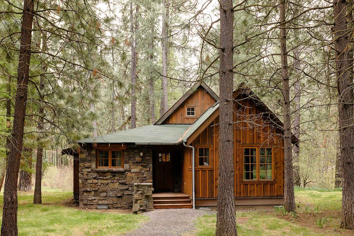 Lake Creek Lodge