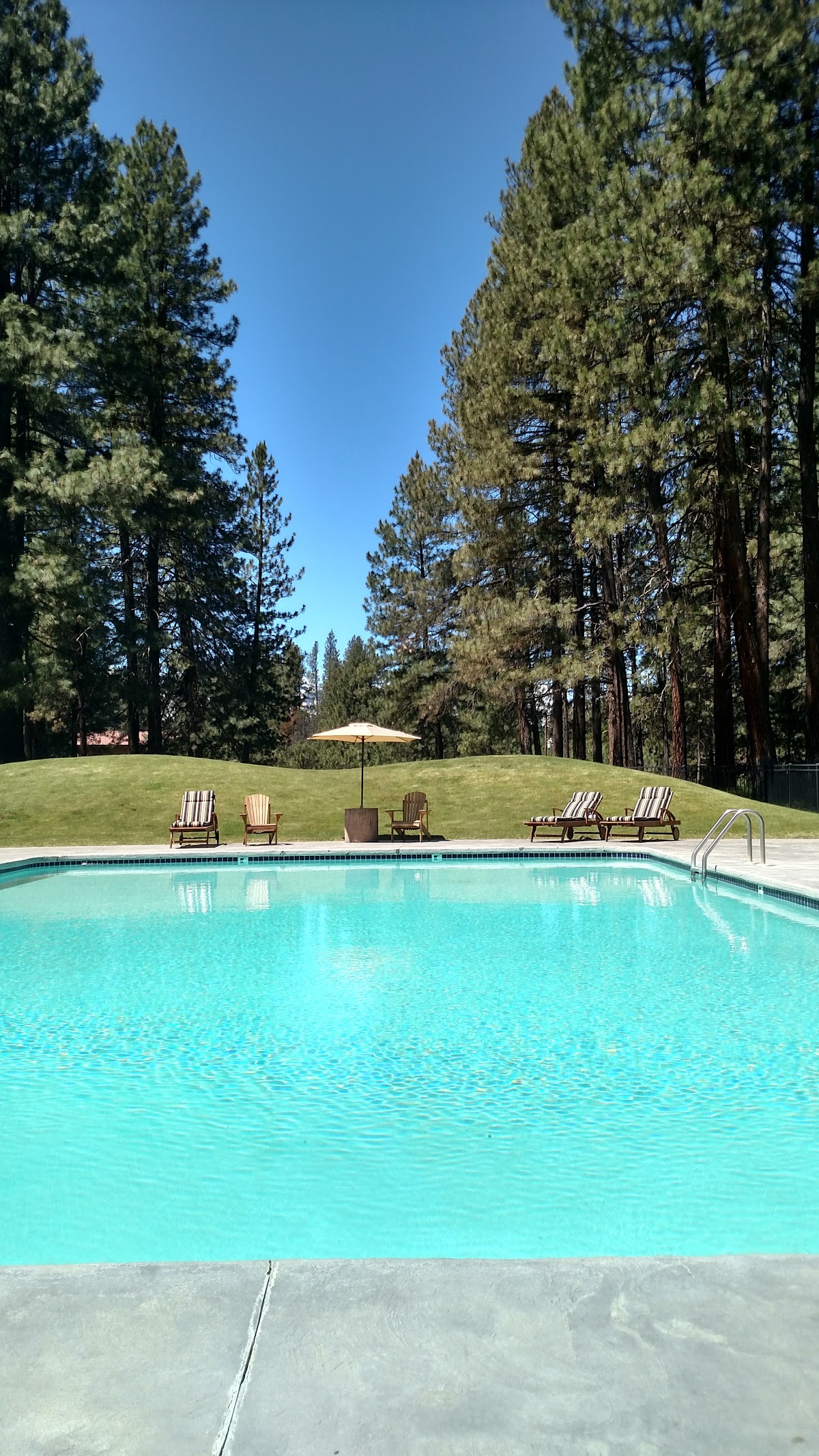 Lake Creek Lodge thumbnail 3